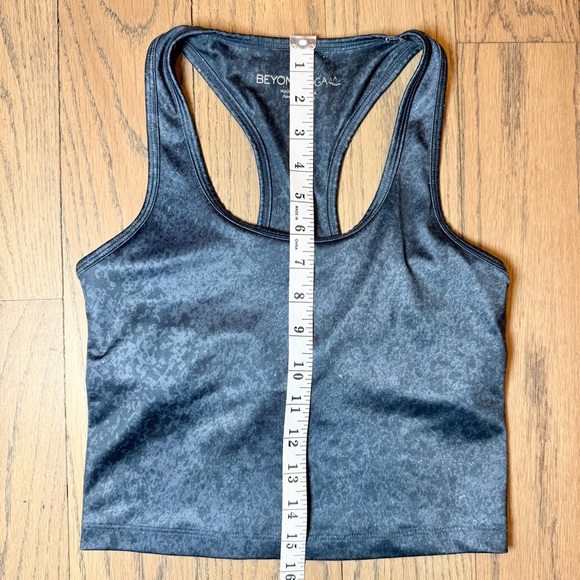 Beyond Yoga First Class Cropped Racerback Tank in Distressed Sheen Navy Blue XS - Picture 5 of 11